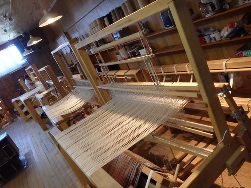 GDMBR: Many Weaving Machines, some for sale, some for rent, and some for teaching.